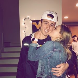 Meet your Posher, Brady